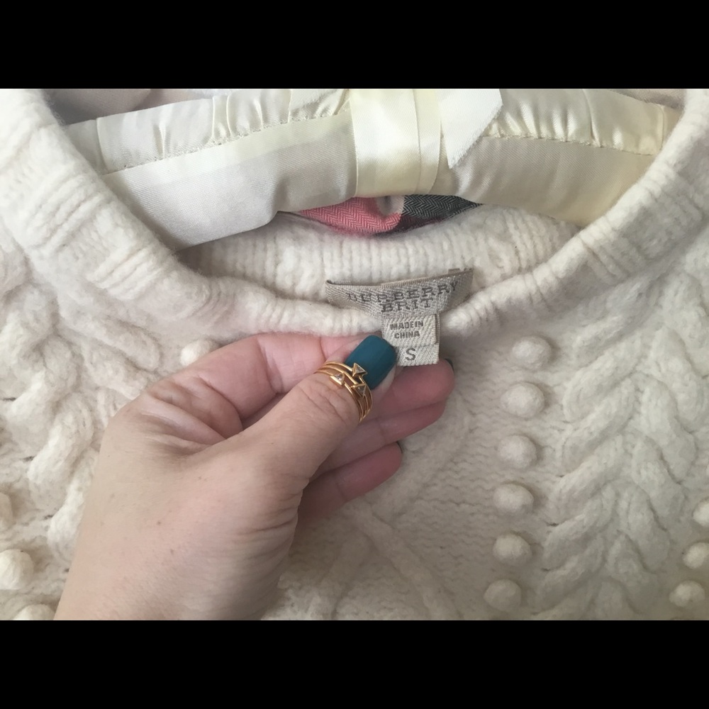 🎉HP!2X🎉12.16.18 & 11.30.17🎉Kids’ unisex Burberry sweater - Picture 4 of 5
